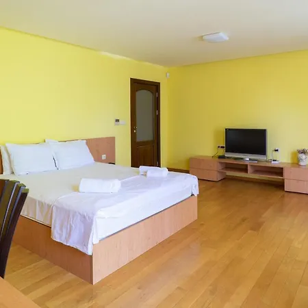 Flat With Monster Living Apartament Varna