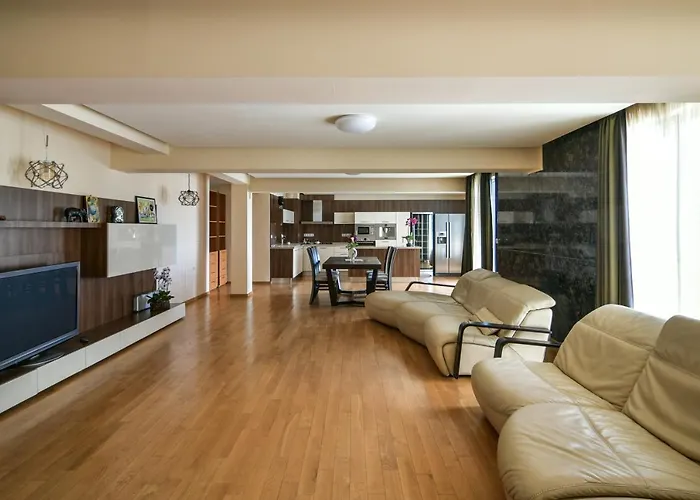 Flat With Monster Living *