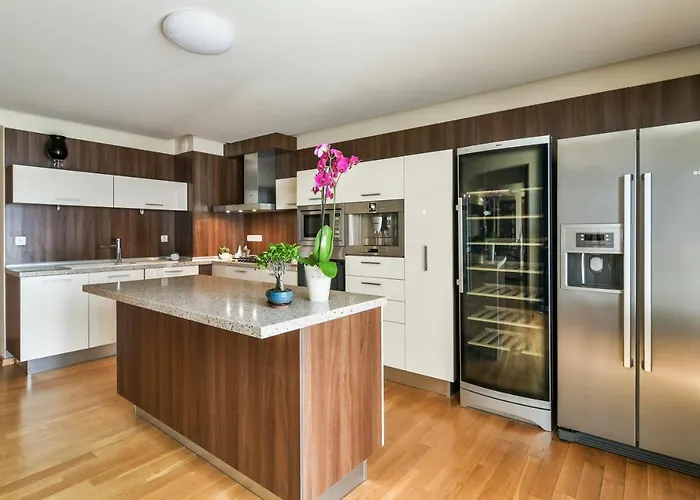 Flat With Monster Living Варна